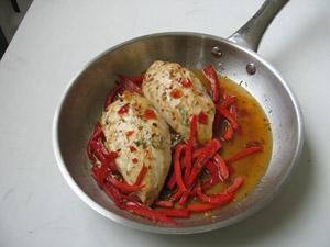 Glazed chicken with red peppers
