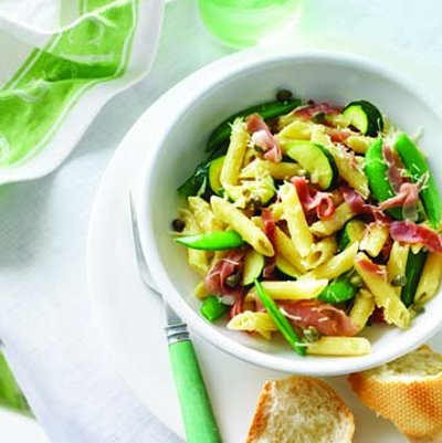 Penne with prosciutto and sugar snap peas