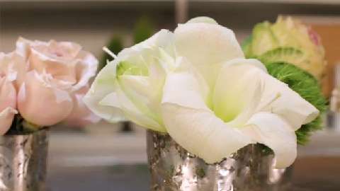 Tablescaping with small flower arrangements