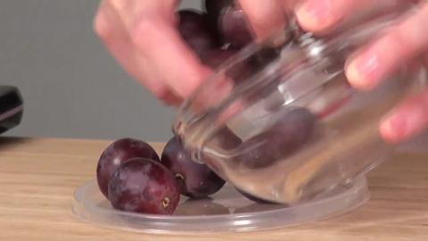How to halve grapes