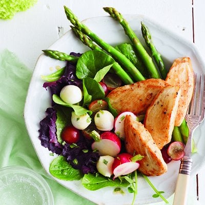Baby greens with chicken and spring vegetables