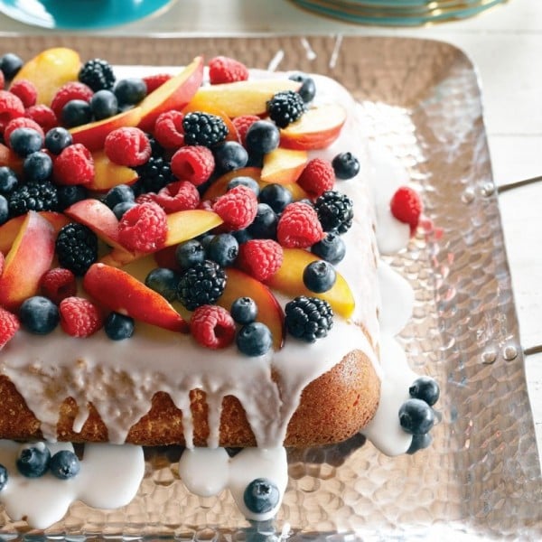 <b>Vanilla cake with summer fruit</b>