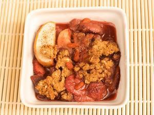 peach and berry bake crumble