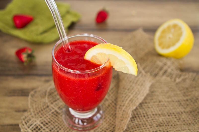 strawberry lemonade ice drink