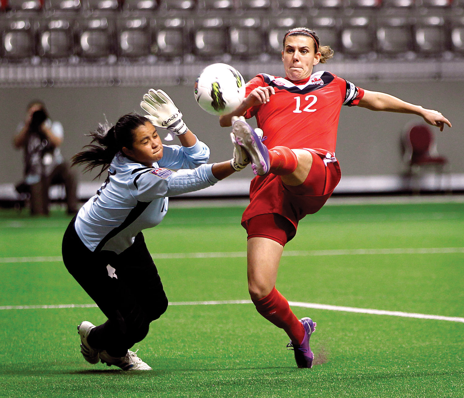 Christine Sinclair kicks soccer ball, scores goal, soccer, sports, Olympics
