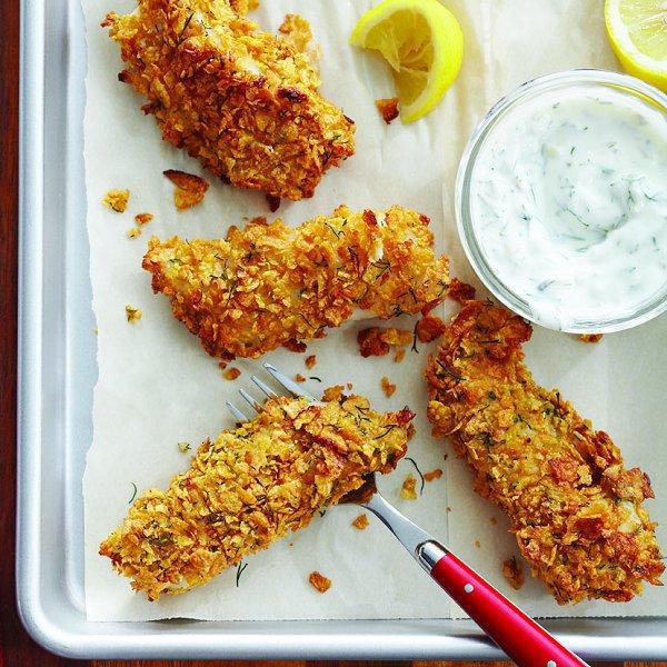 Baked fish fingers with yogurt dip: A healthy, kid-friendly meal!