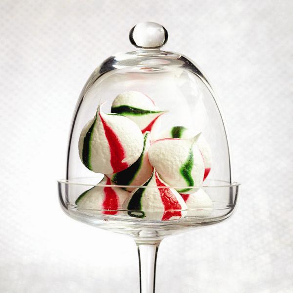 peppermint meringue kisses in a jar