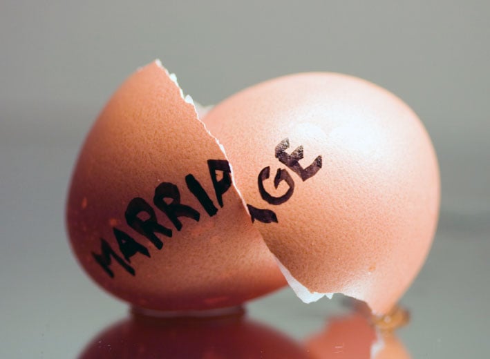 A cracked egg signifies a broken marriage or divorce