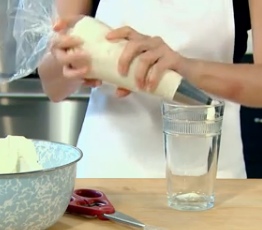 How to fill a piping bag