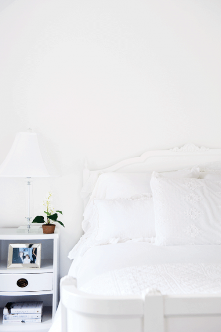 Tessa-Virtue's-home-white-bedroom