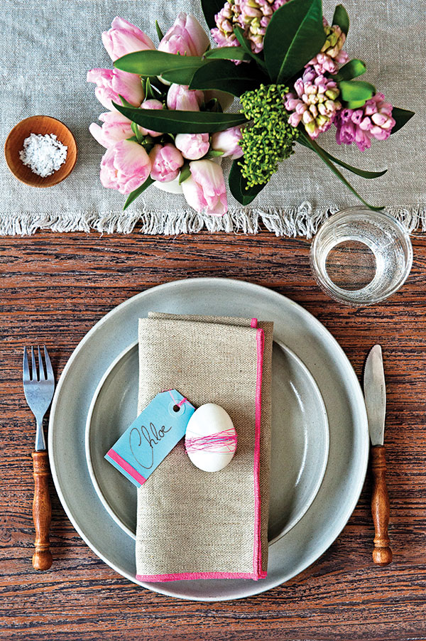 Easter place setting with egg decoration