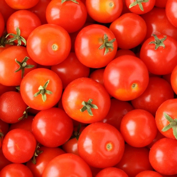 Easiest way to halve cherry tomatoes