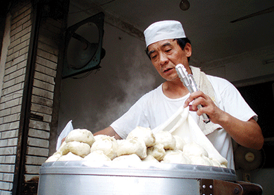 Steamed-buns-in-Beijing-China-food-adventure