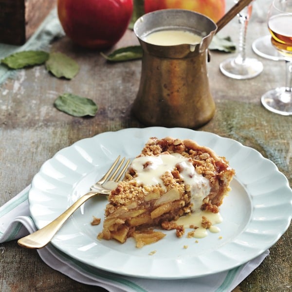 Apple crumble pie with vanilla custard.