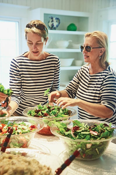 Bonnie-Brooks-family-reunion-2014-Kristin-and-Bonnie-preparing-salad