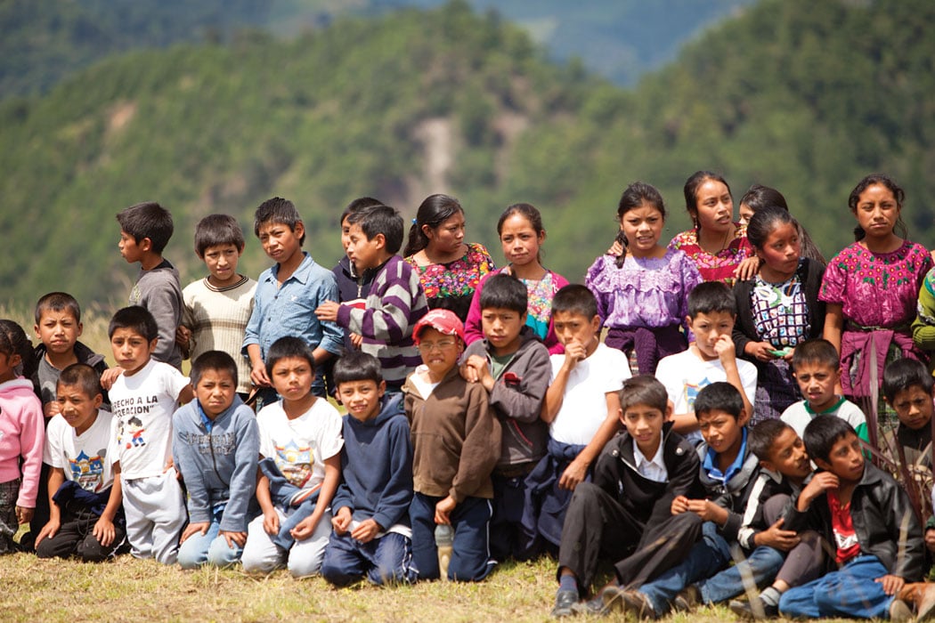 Guatemalan children at Somos building site