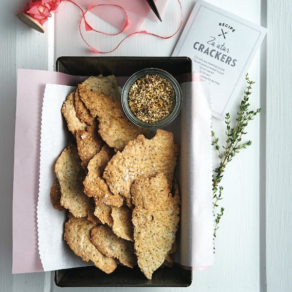 Za'atar spice blend and crackers.