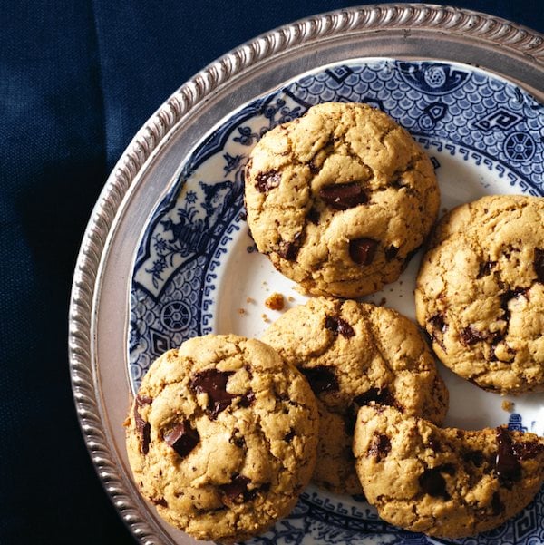 Gluten-free crispy and chewy chocolate-chip cookies
