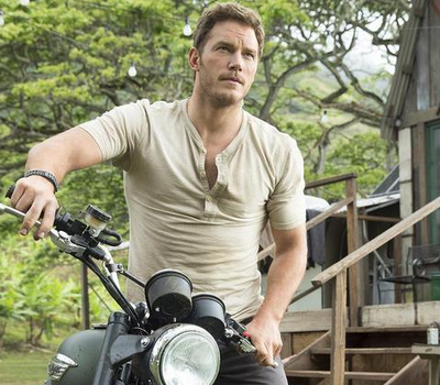 Chris Pratt wants to talk about your breasts