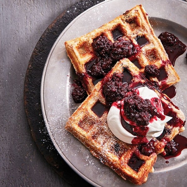 Blackberry waffles with compote