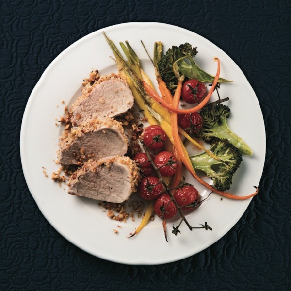 Almond-crusted pork tenderloin with roasted carrots and broccoli
