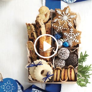 How to paint a snowflake cookie