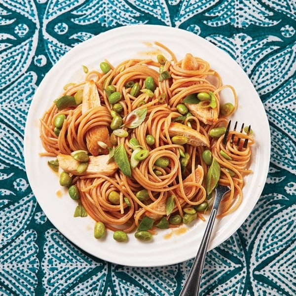 Pasta with chicken and endamame