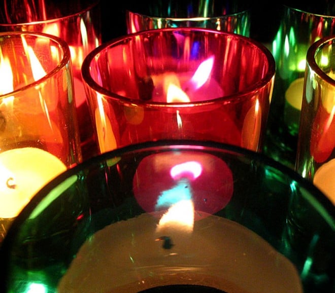 Candle addicts say they're "peaceful and cathartic". Wikimedia Commons. 