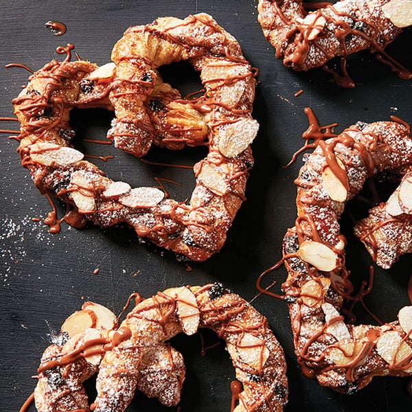 Chocolate-almond cretzels