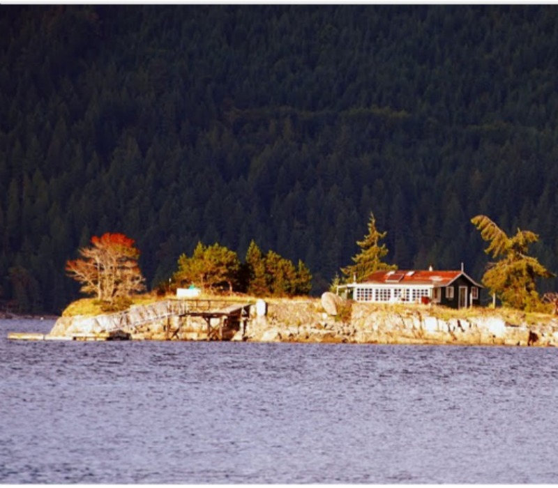 What $460,000 buys you across Canada this week, including an entire island