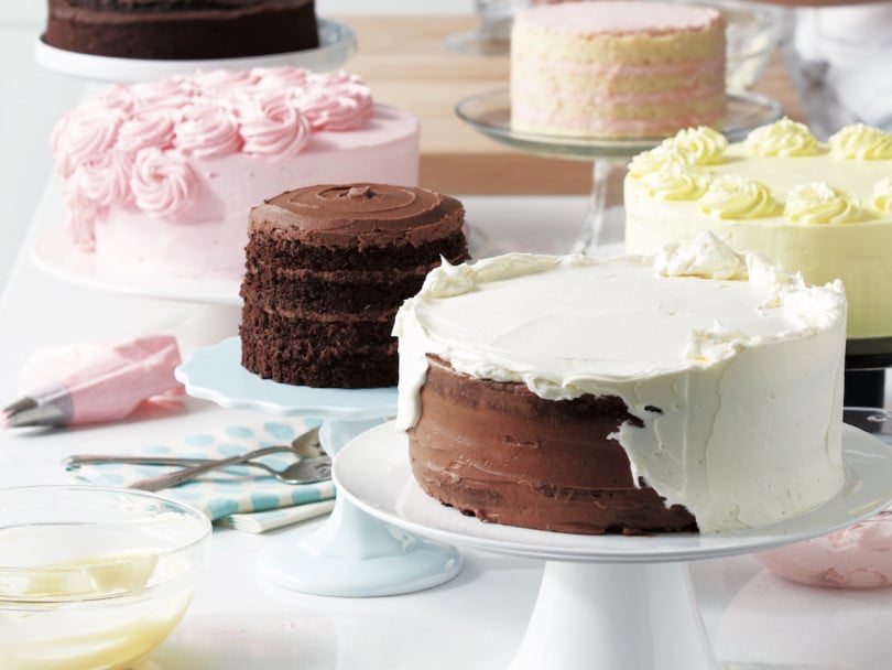 Colourful cakes on cake stands - rules to making the perfect cake