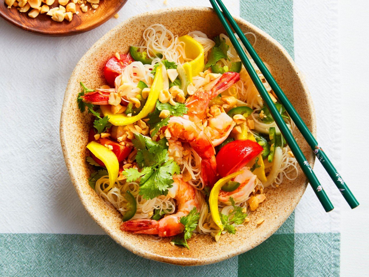 No-cook recipes: Vietnamese shrimp salad with tomato and mango