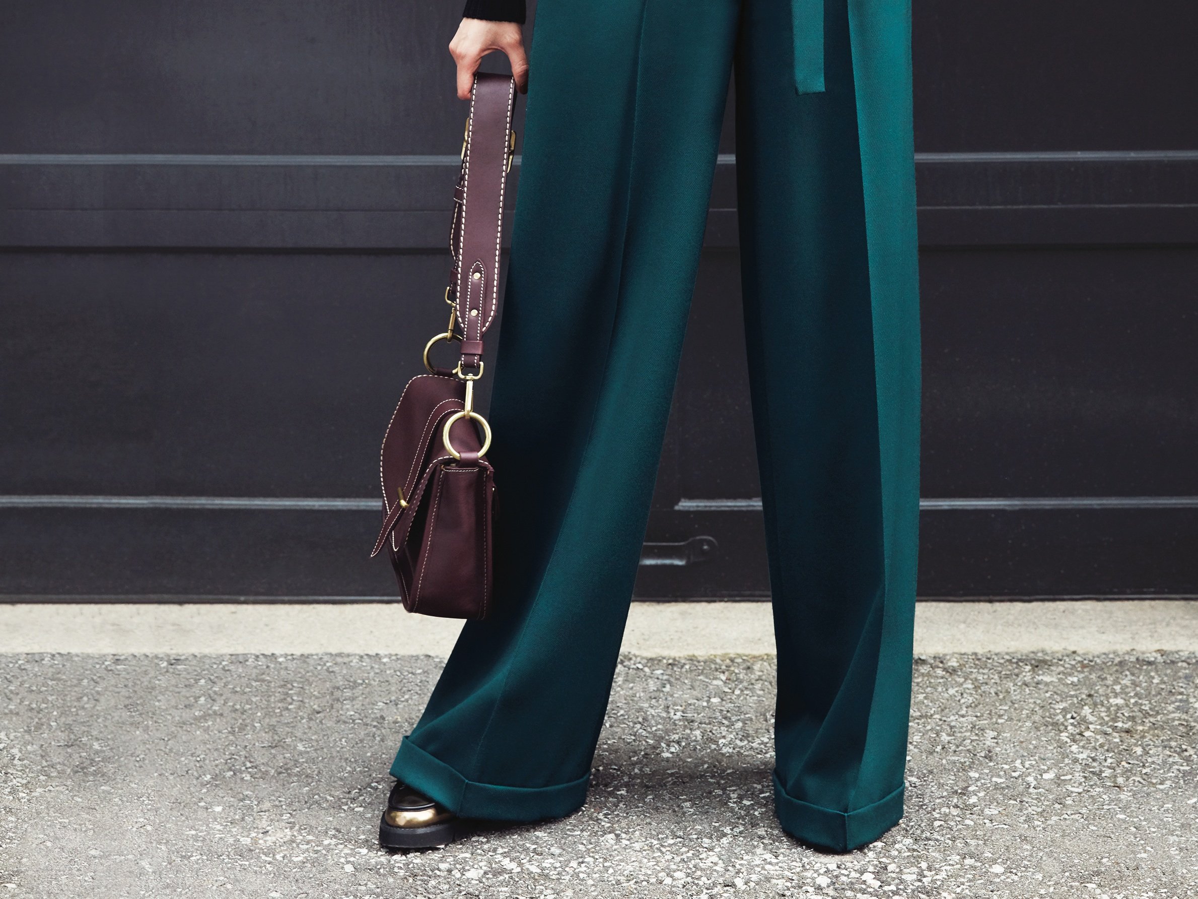 Petite wide-leg pants. Wide-legged pants can be a challenging look for petites. Here's how to pull the trend of