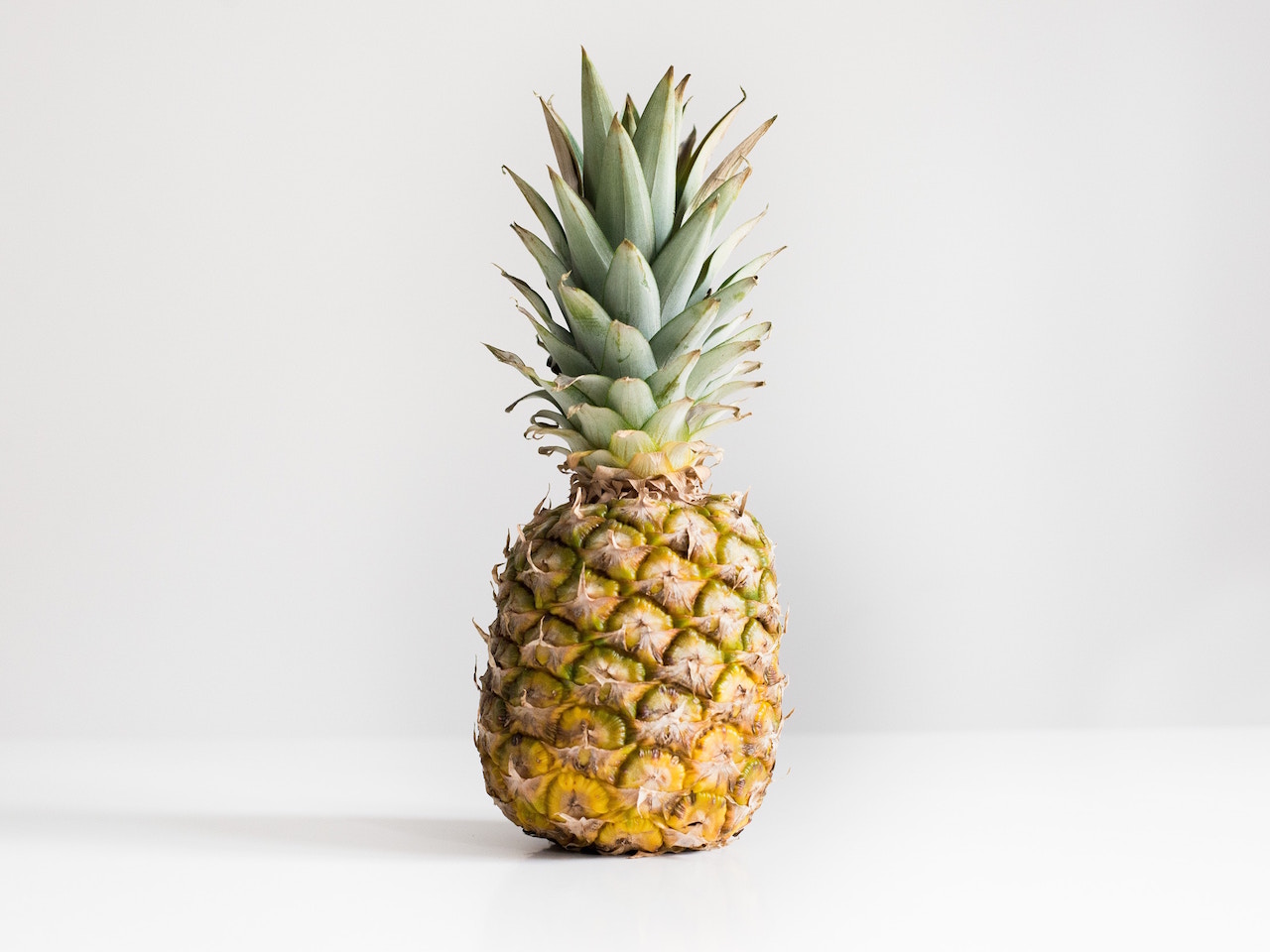 How to core a pineapple - photo by julien pianetti, unsplash