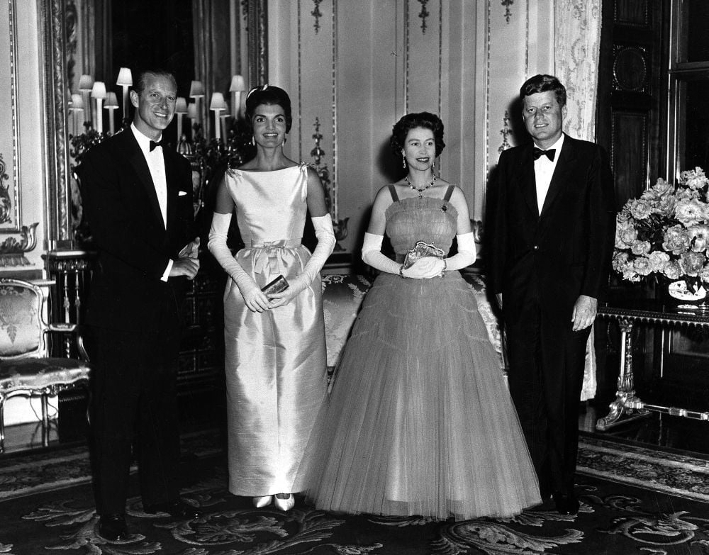  The Crown season 2 royals - real historical photo of JFK and Jackie meeting Queen Elizabeth and Philip