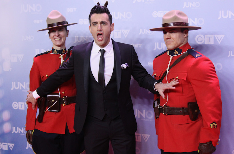 Hedley's Jacob Hoggard at the 2015 Junos with Mounties