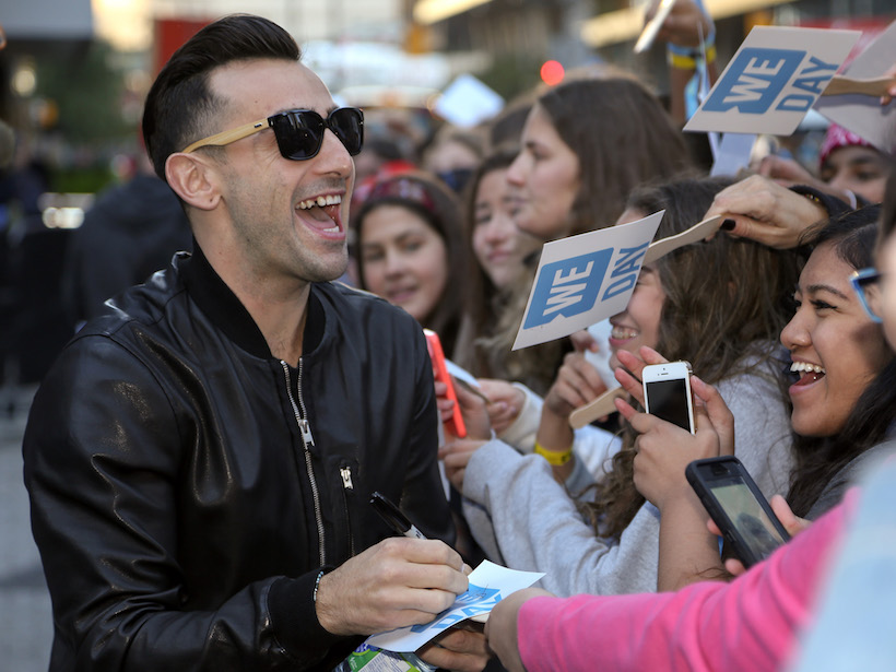 Hedley front man Jacob Hoggard sings autographs for fans