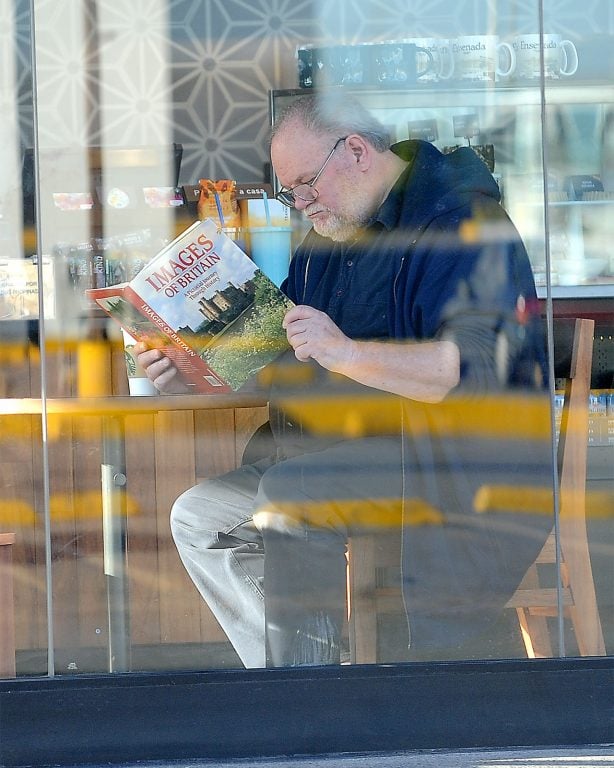 meghan markle dad reading book about Britain