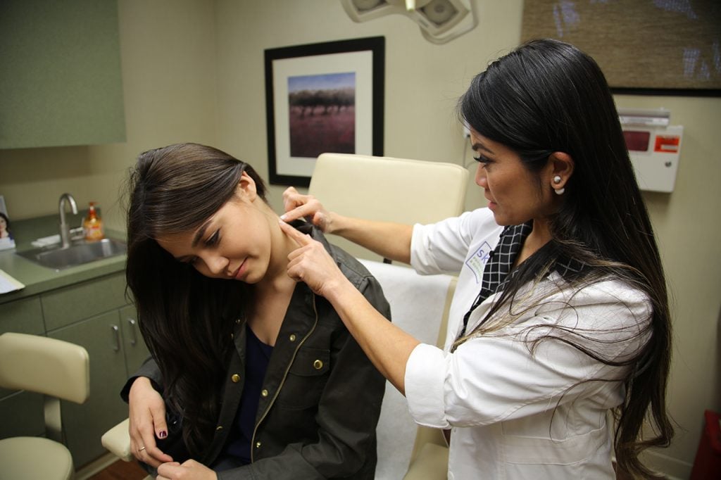 Emily Kalk having a cyst removed from her neck by Dr Pimple Popper Sandra Lee 