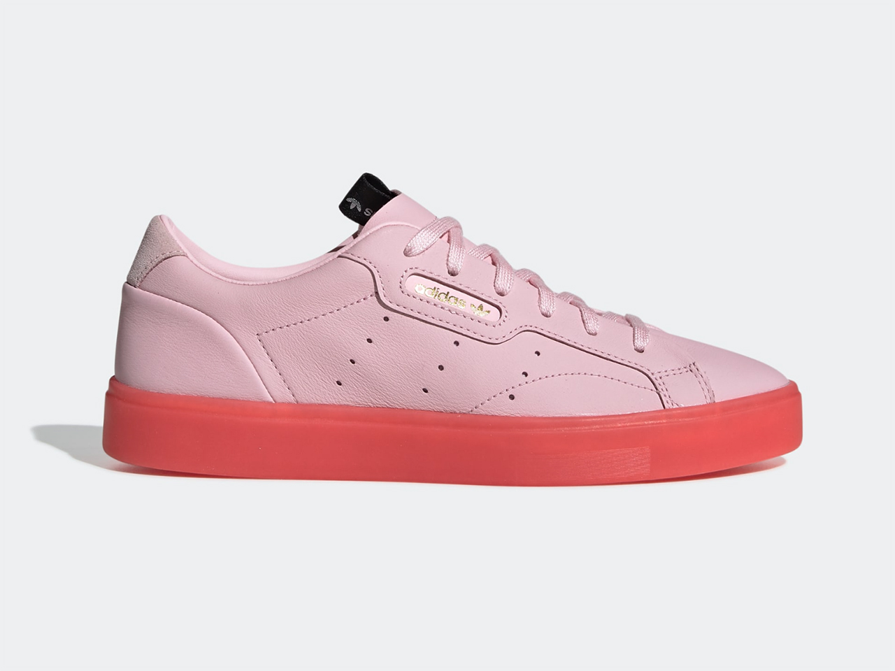 Great running shoes: Right shoe of Adidas sleek shoe in pink