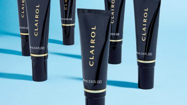 Bottles of Clariol root touch up lined up in two rows of three against a light blue background.