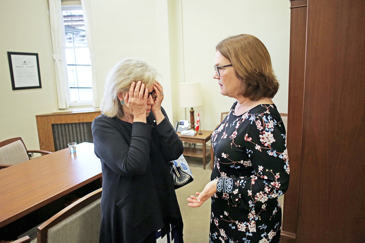 Independent MP Jane Philpott (R) speaks with Green Party Leader Elizabeth May 