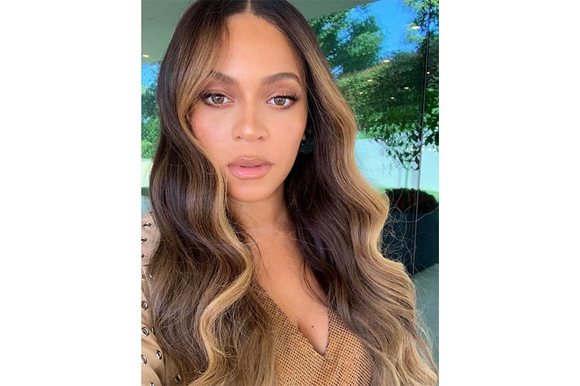 beyonce poses for a selfie with long brown hair with highlighted parts at the front