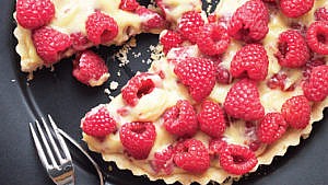 Raspberry cream tart