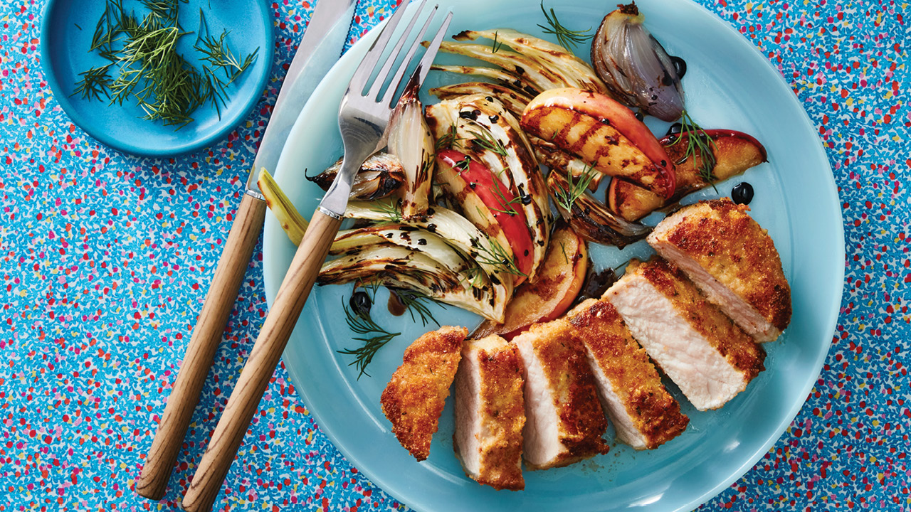 Pan-Fried Pork Chops with Roasted Apple and Fennel | Chatelaine