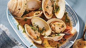 Seafood tower recipes: beer clams drizzled with drawn butter